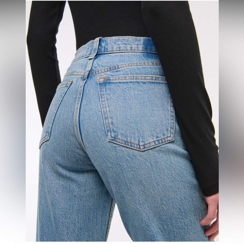 A&F Mid Rise Straight Jeans NEVER WORN - Picture 6 of 11